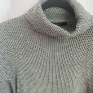 FOREVER 21 - CROPPER GREEN TURTLENECK SWEATER (Size M)